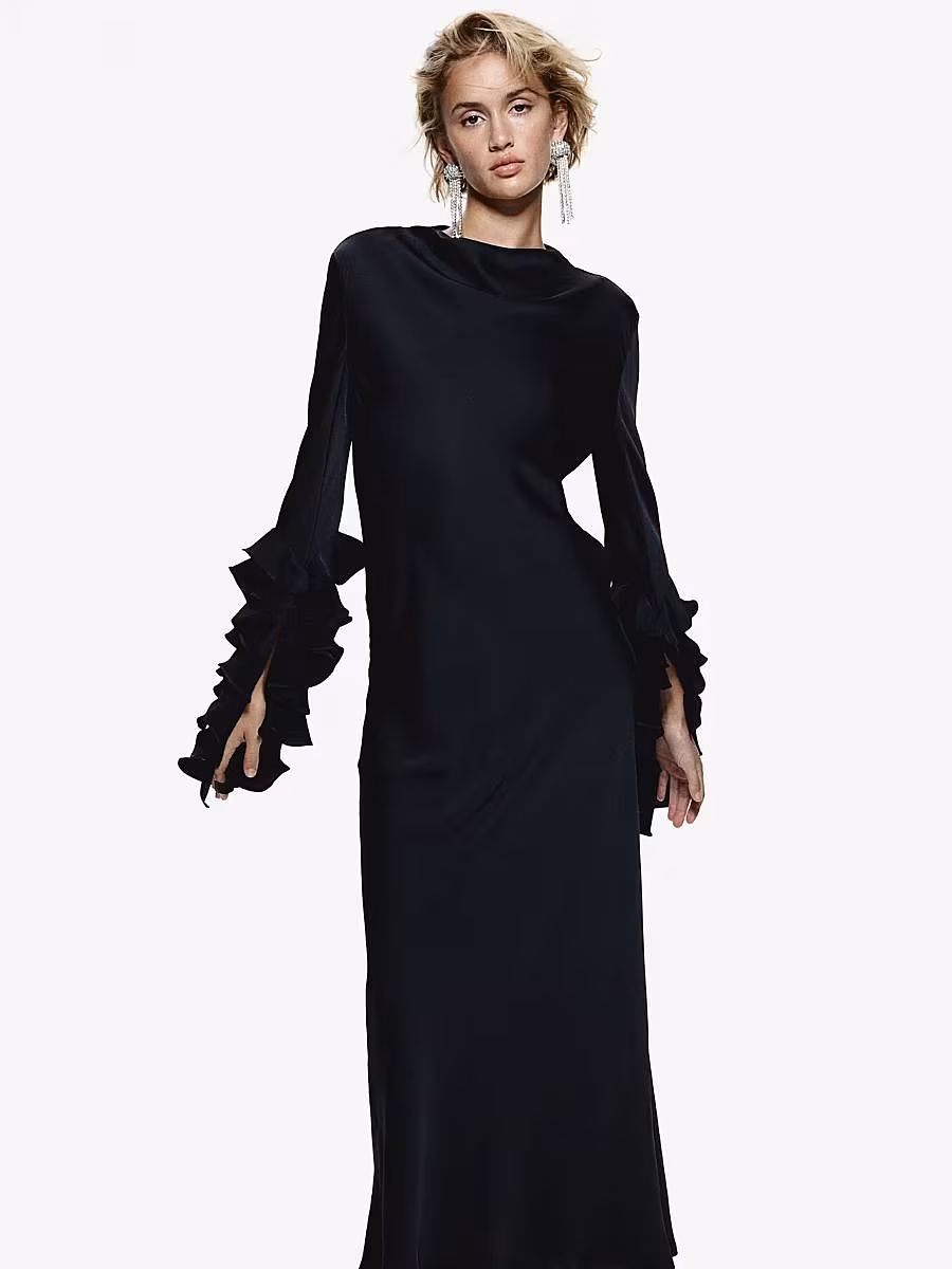TheGlossMagazine-black-outfit-ideas-2
