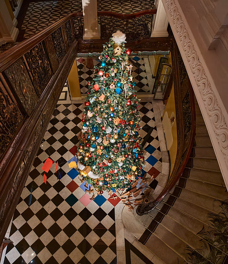 Sir-Paul-Smith-Has-Unveiled-The-Claridge’s-Christmas-Tree-2024-4