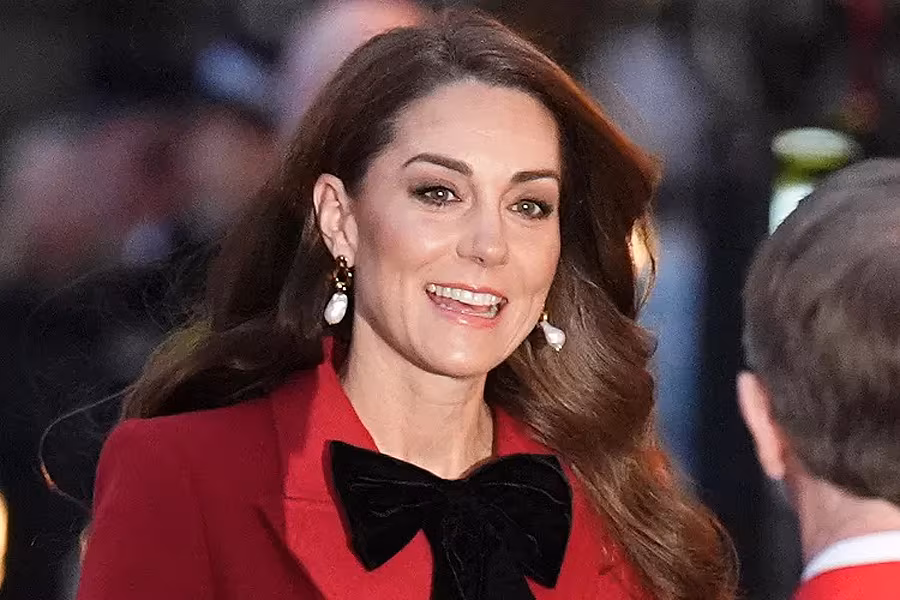 kate-middleton-carol-concert-120624-13-fc939509d0564a51ace53fe3eb3b34dd
