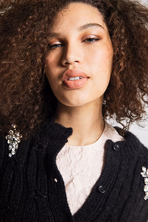 110224_THE-GLOSS-MAGAZINE_DECEMBER-202483391_R2