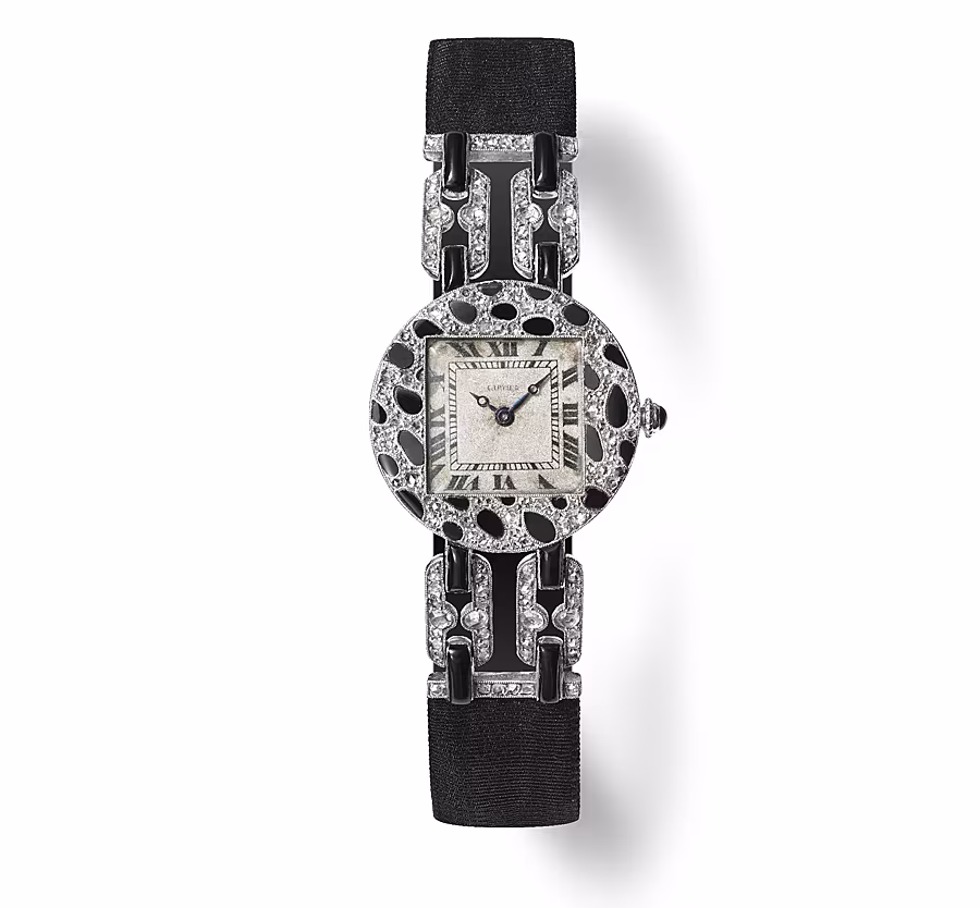 Panther-skin-wristwatch.-Cartier-Paris,-1914.-Onyx,-diamonds,-pink-gold,-platinum-and-black-moiré-strap.-Nils-Herrmann,-Collection-Cartier-©-Cartier