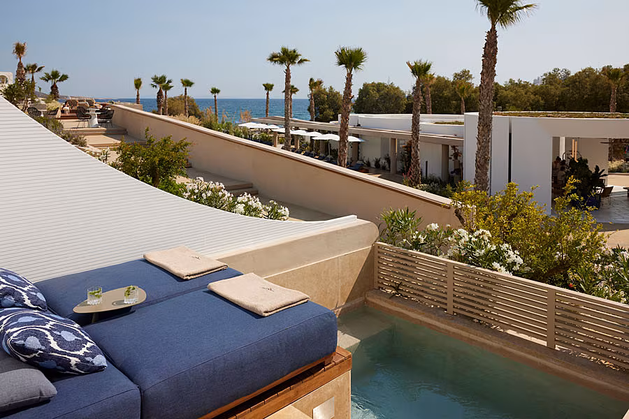 Avant-Mar-Executive-Suites-with-Private-Plunge-Pool-and-Side-Sea-View-(1)
