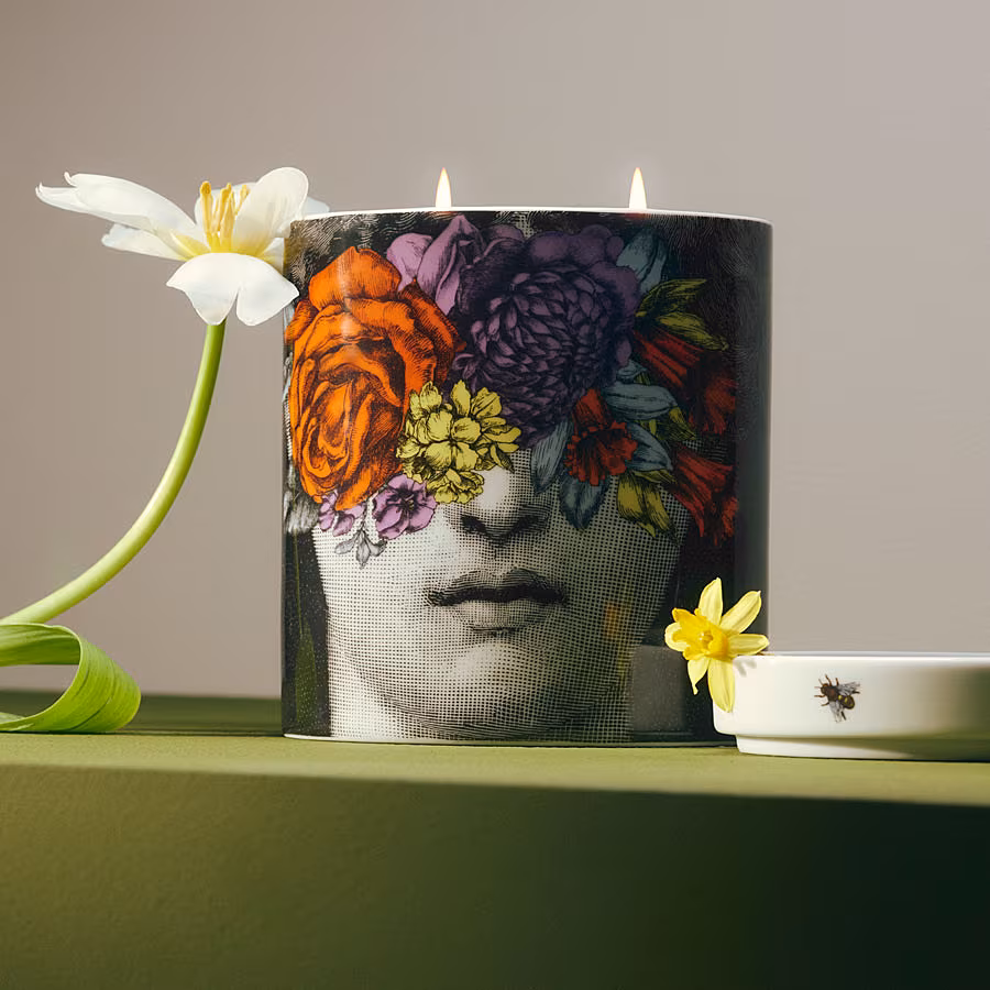 Fornasetti_scented-candle_Tra-i-fiori_courtesy-Fornasetti_HR