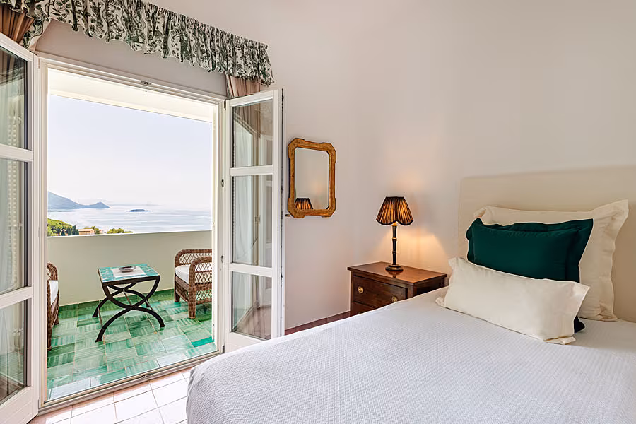 SV_SEA-VIEW-DELUXE-ROOM