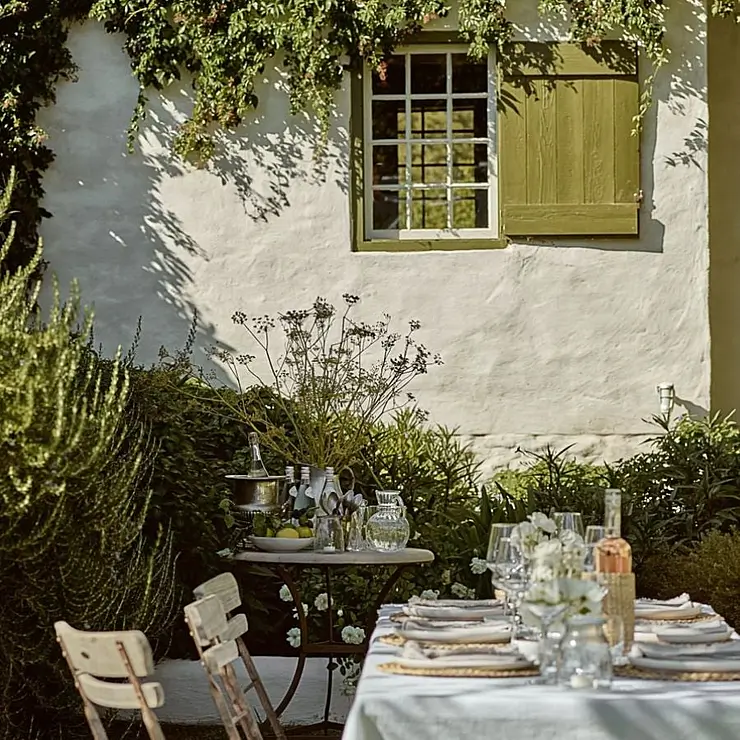 THE WHITE COMPANY