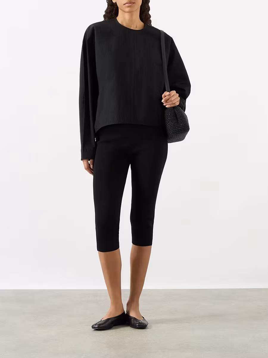TheGlossMagazine-fashion-capri-pants-2025-Toteme