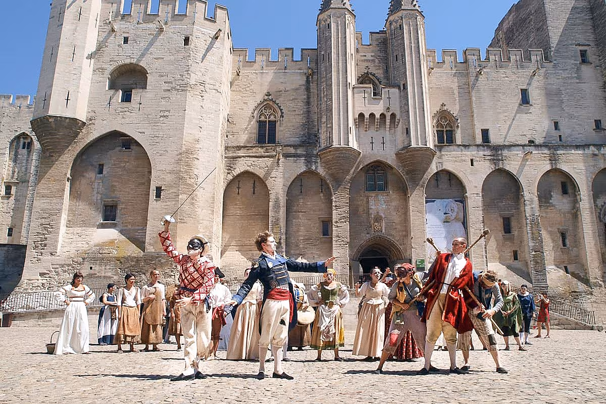 paleis+avignon+5+paus+frankrijk+palais+papes+vakantie+villa+middeleeuwen+festival
