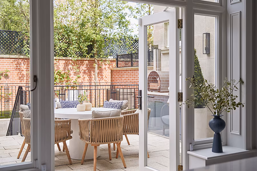GARDEN-TOWNHOUSE-OUTDOOR-DINING