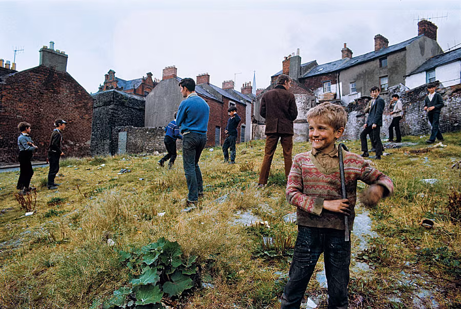 Bogside-child-crowbar