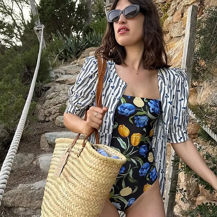 Instagram @jeannedamas