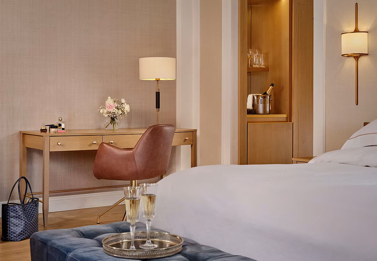 College-Green-Hotel-room