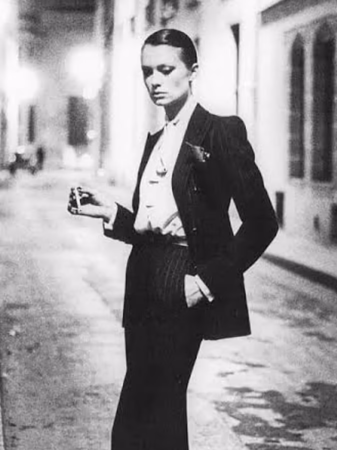 HELMUT-NEWTON-Model-Vibeke-Knudsen-Rue-Aubriot,-French-Vogue-1975