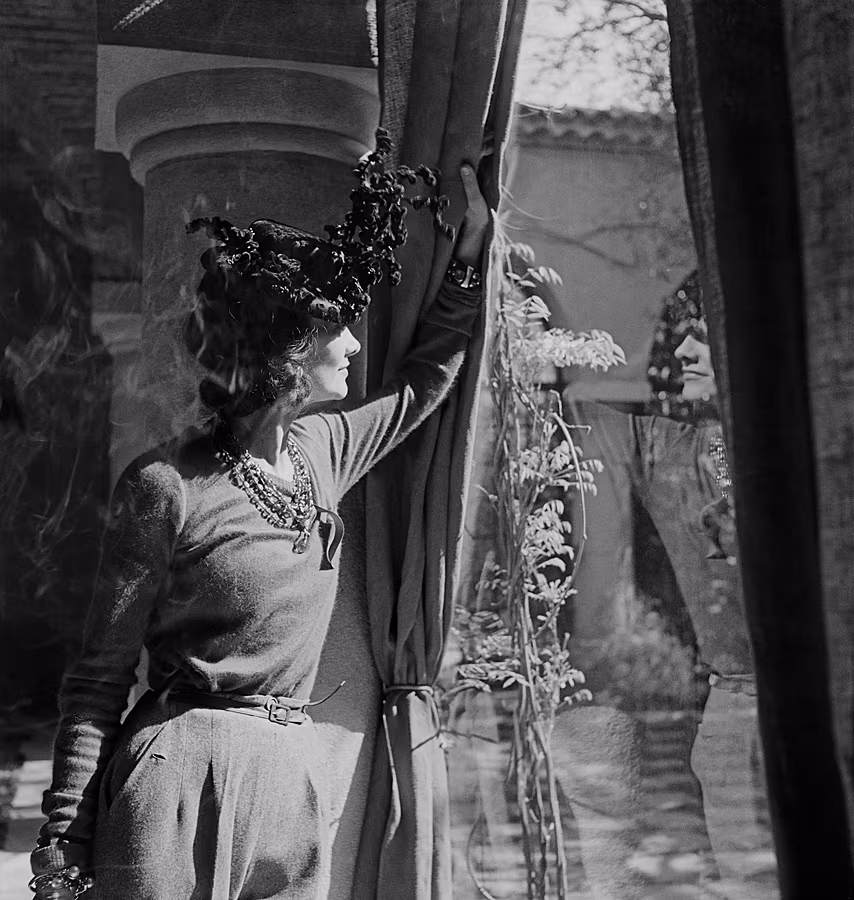 p.148-©-Photo-Roger-Schall-©-Schall-Collection,-from-Chanel-Her-Intimate-World,-Flammarion-copy