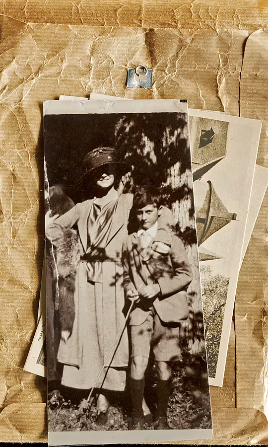 p.31-&-35-©-Private-collection-Photo-Francis-Hammond,-from-Chanel-Her-Intimate-World,-Flammarion-copy