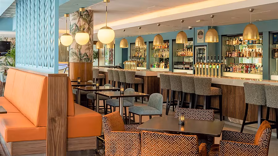 Limerick-Strand-River-Resturant-Bar-Couch-1366x768-fp_mm-fpoff_0_0