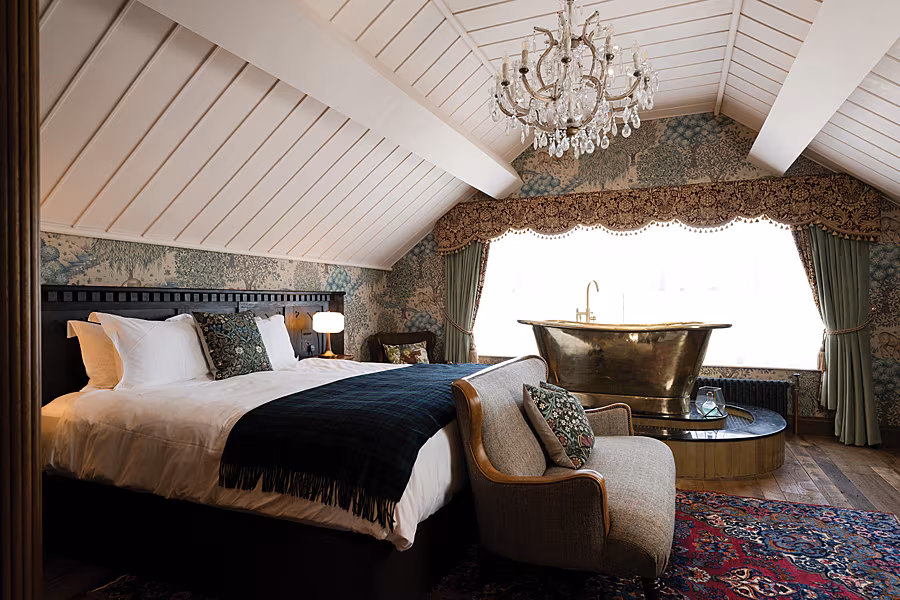 The-Old-Inn-bedroom-(3)