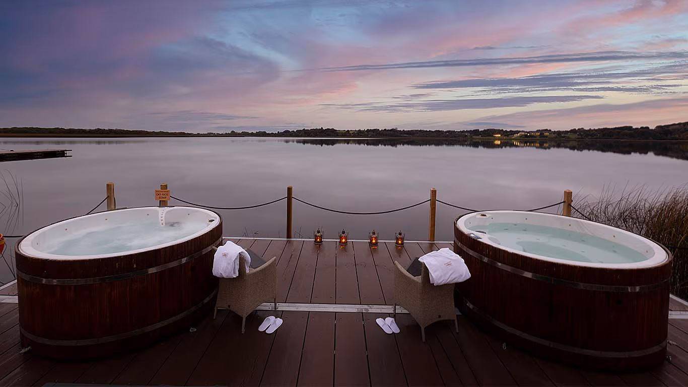 Wineport Lodge hot tub