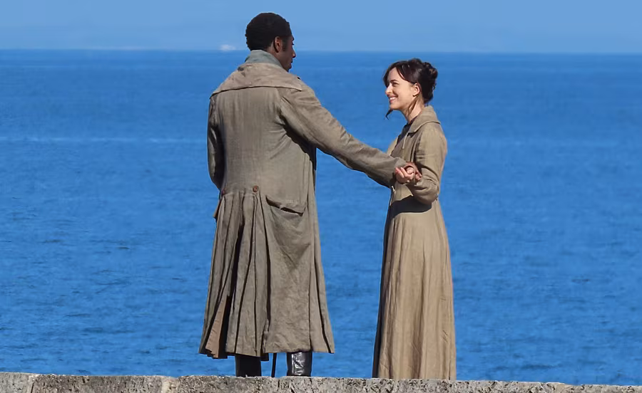 _dakota-johnson-cobbwall-lymeregis