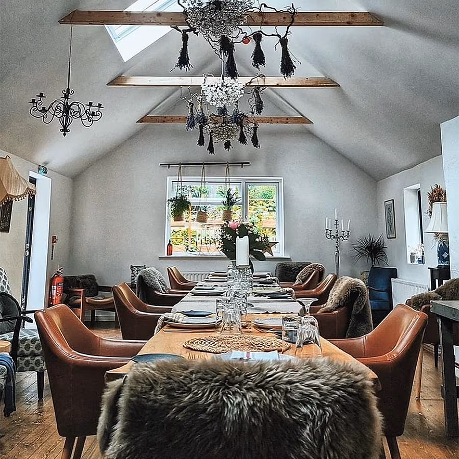 wICKLOW-ESCAPE-Long-Table-dining-at-The-Wicklow-Escape