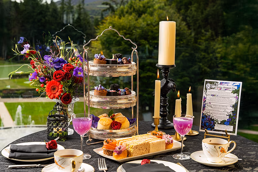 Midnight-afternoon-tea.-table