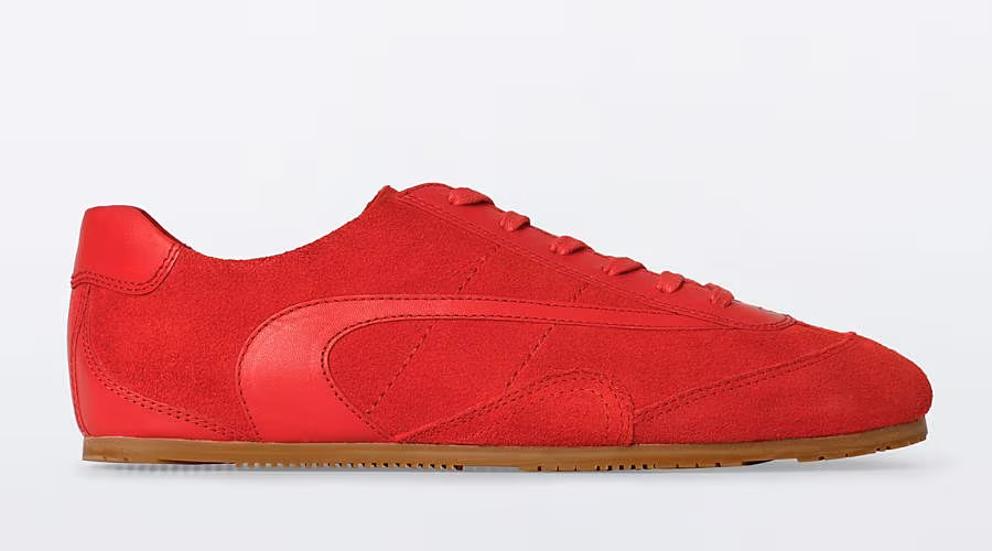 Alexa-Chung-style-autumn-trainers-trend-COS