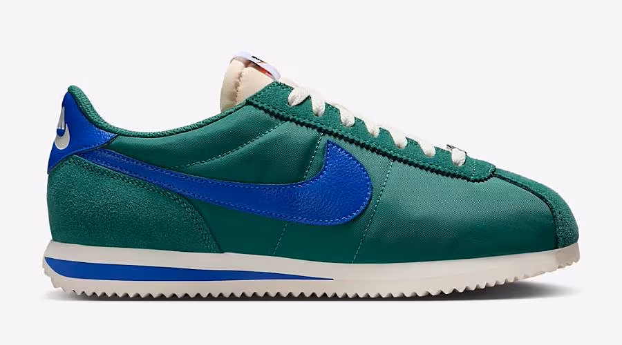 Alexa-Chung-style-autumn-trainers-trend-Nike