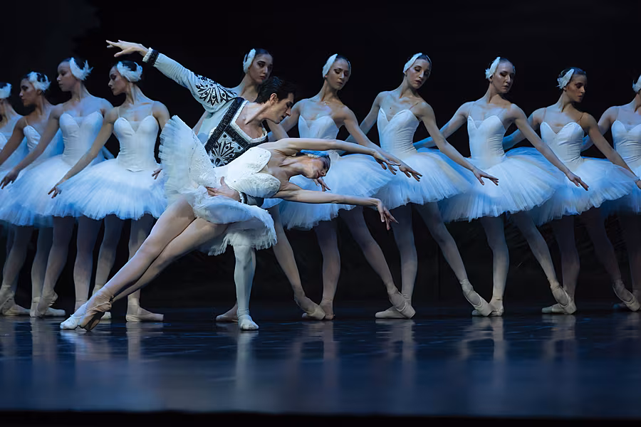 Katerina-Petrova-&-Tsetso-Ivanov-Swan-Lake-(1)-(1)-(1)-(1)-(2)-(2)