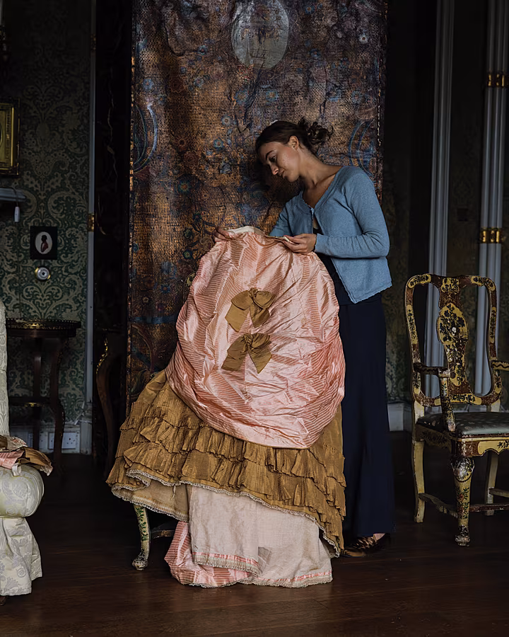 Birr-Castle---fixing-dress