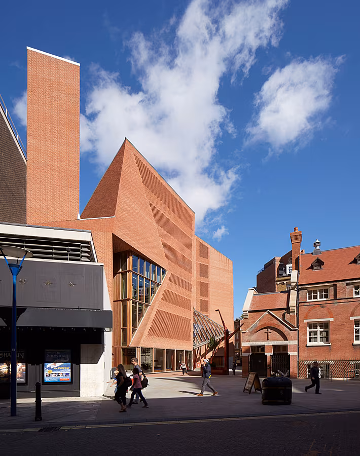 11_LSE-Saw-Swee-Hock-Student-Centre_O'Donnell-+-Tuomey_©-Dennis-Gilbert