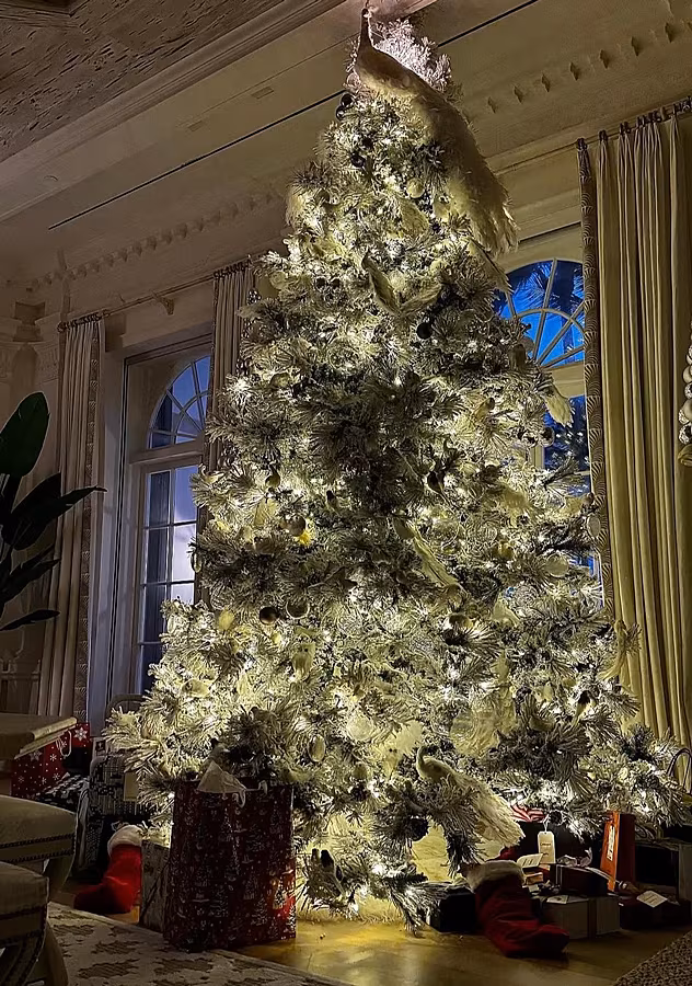 Coral-House-Christmas,-Palm-Beach