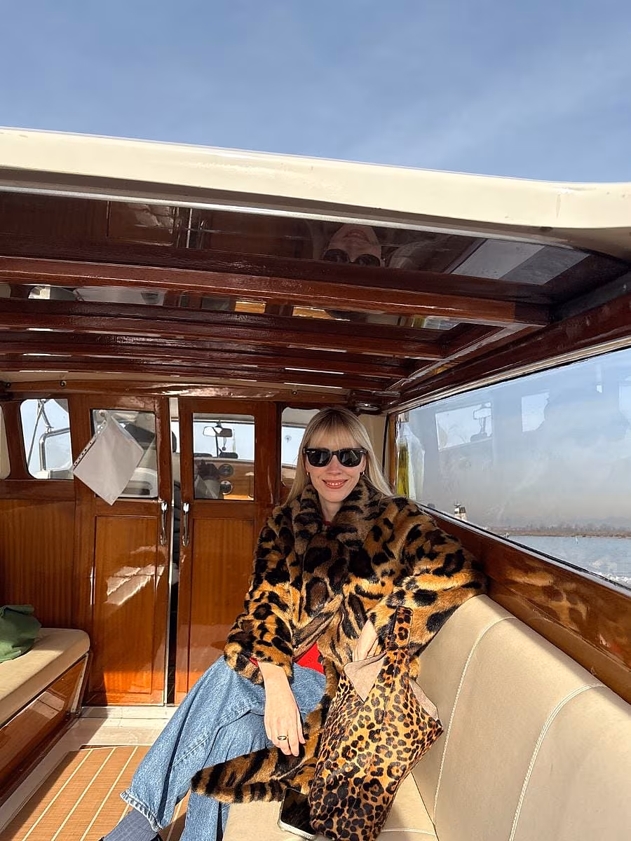 Sarah-Macken-Venice-stylish-private-taxi
