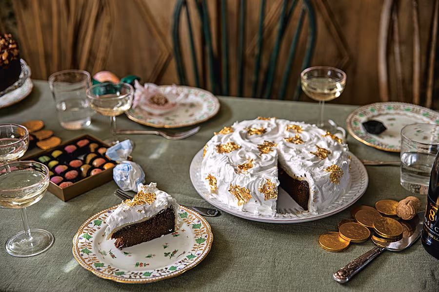 SkyeMcAlpine_BlackandGoldCake_087
