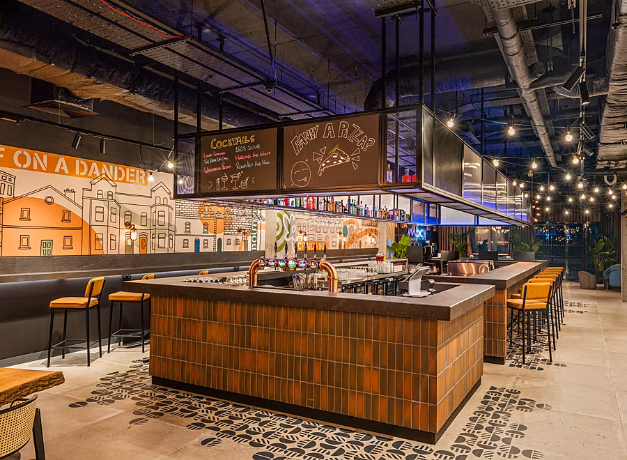 3.-Moxy-Belfast-City---Bar-Moxy