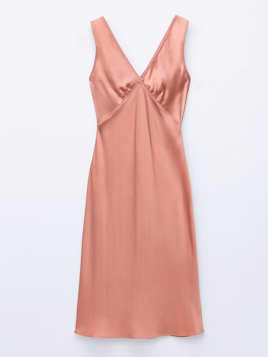 Dakota-Johnson-style-90s-slip-dress-trend-4