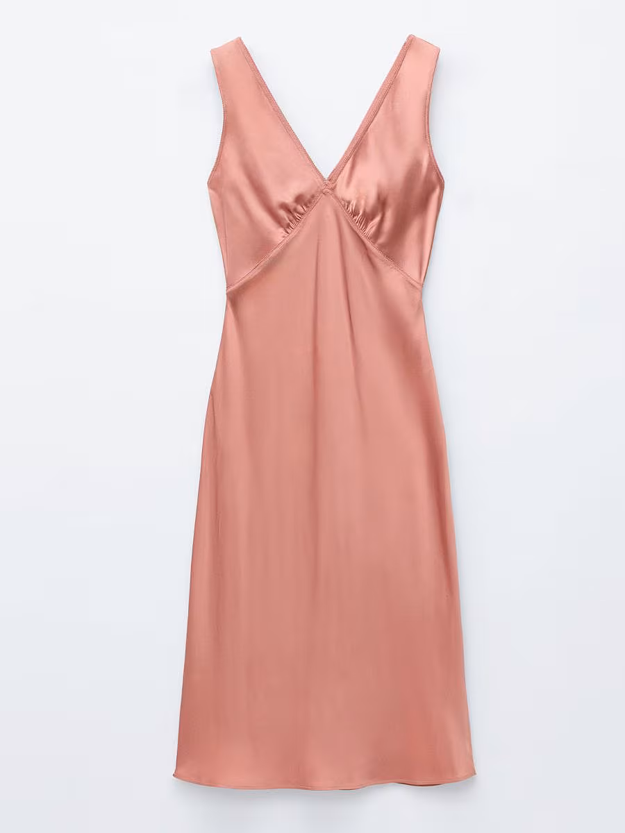 Dakota-Johnson-style-90s-slip-dress-trend-4