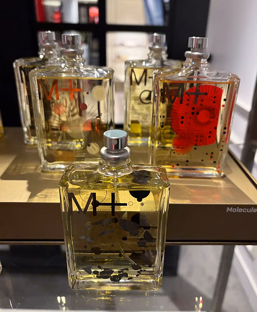 Molecule-molecule-shelf