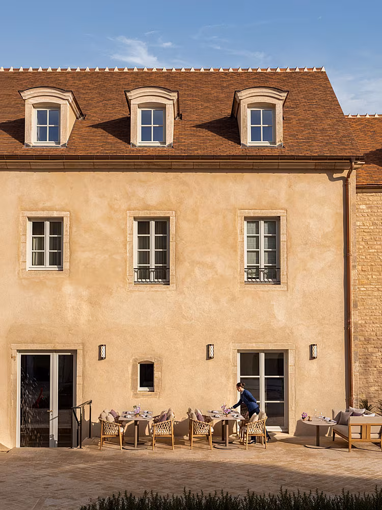 Le-Clos---Courtyard-terrace-@John-Athimaritis-(1)