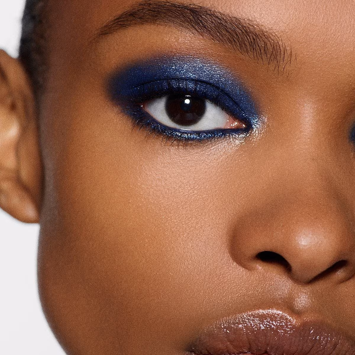Blue eye makeup4