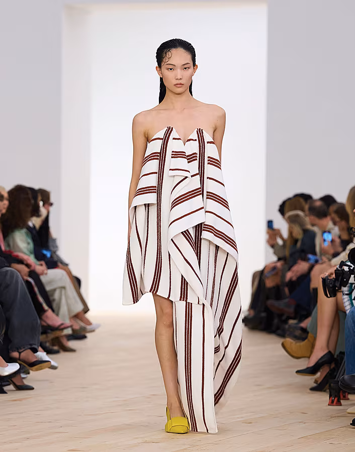 LOEWE_-SS26_WW_SHOW_RUNWAY_LOOK_44_FRONT_RGB_CROPPED_3x4_44