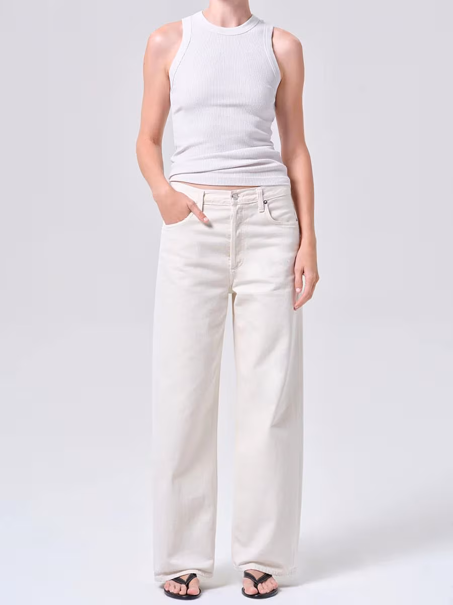 Margot-Robbie-style-straight-leg-jeans-trend-3