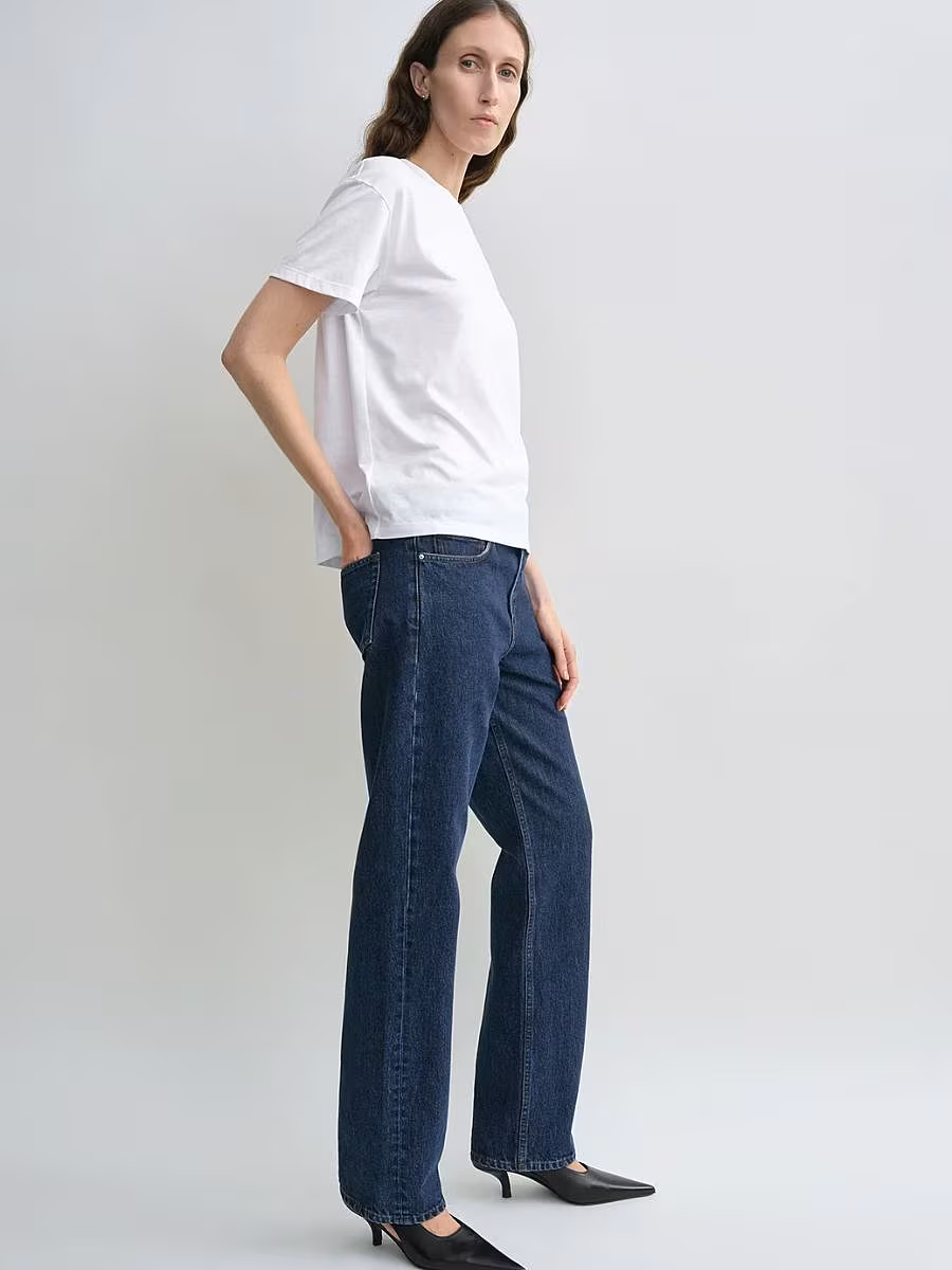 Margot-Robbie-style-straight-leg-jeans-trend-4