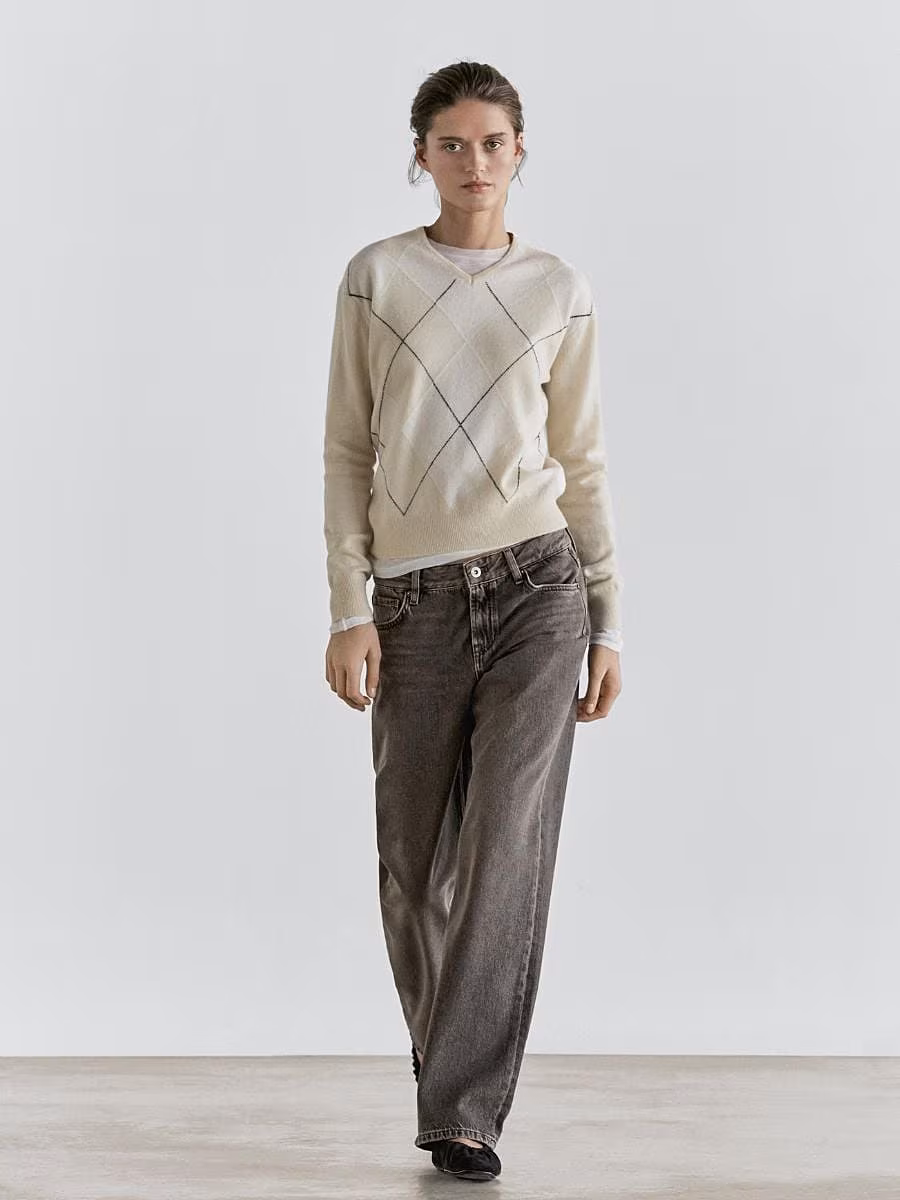 Margot-Robbie-style-straight-leg-jeans-trend-5