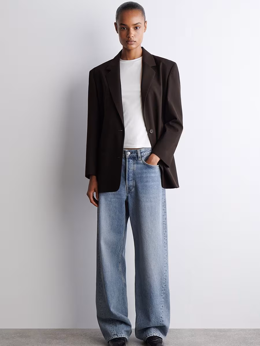 Margot-Robbie-style-straight-leg-jeans-trend-6