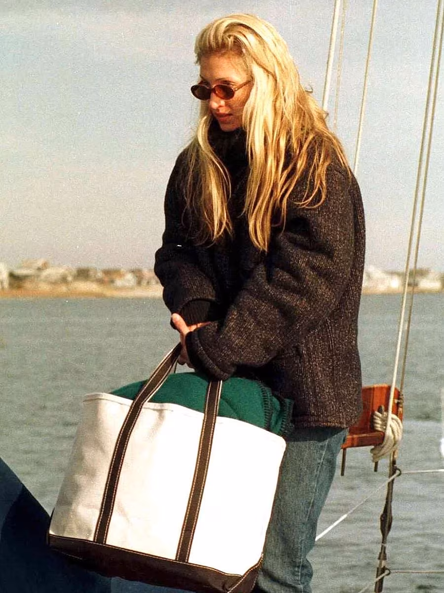 Carolyn-Bessette-Kennedy-fashion-LL-Bean-Bag2