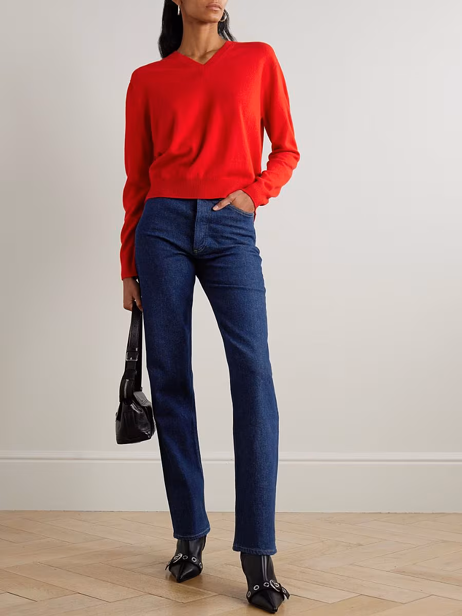 Dakota-Johnson-style-90s-denim-trend-Agolde-Pinch-Jeans-3