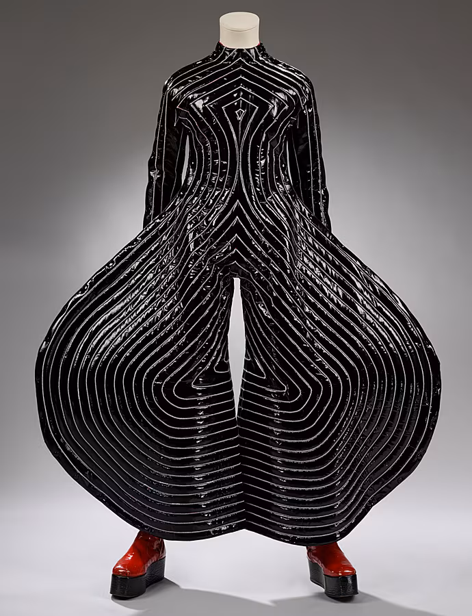 Replica-of-the-'Tokyo-Pop'-jumpsuit-made-by-Kansai-Yamamoto-and-worn-by-David-Bowie-as-Ziggy-Stardust.-Image-courtesy-of-the-V&A-(1)