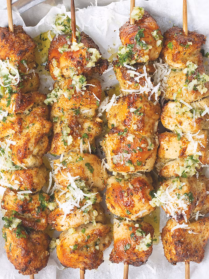 full----garlic-butter-and-parmesan-chicken-skewers-8N8A4106