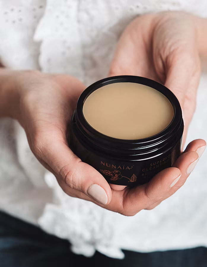Nunaia-Beauty-Lifestyle-Image-of-hands-holding-Superfood-Cleansing-Balm-©2023
