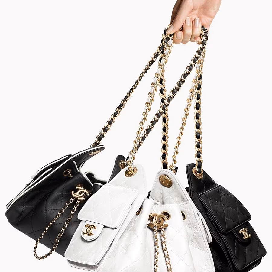 Chanel-Margot-Robbie-Chanel-25-bag-4