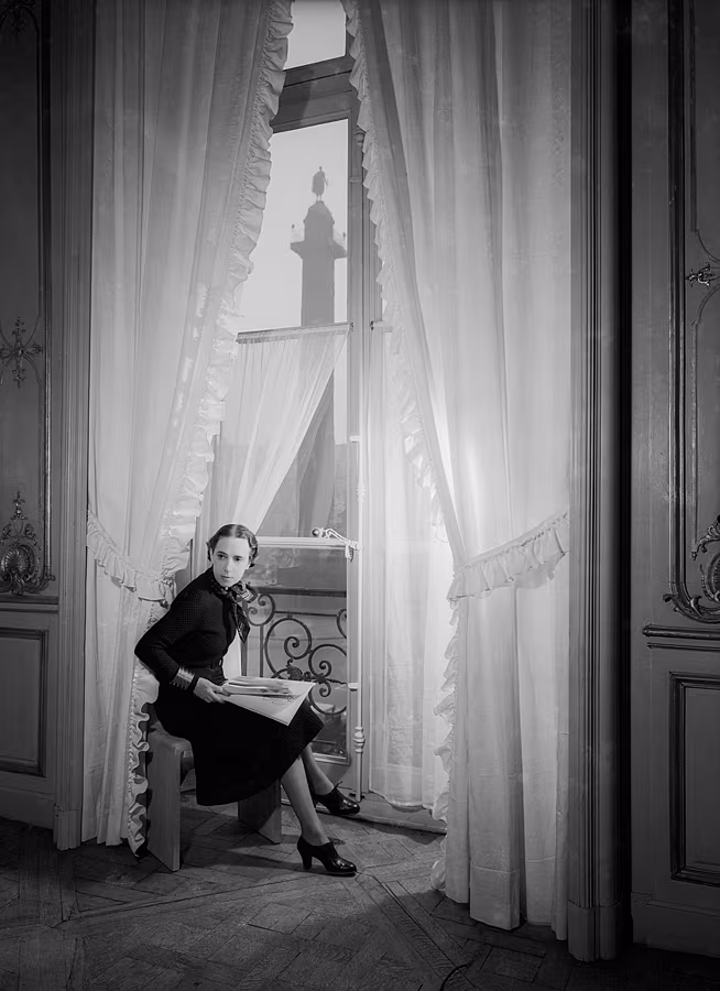 Elsa-Schiaparelli-in-her-boutique-at-21-Place-Vendôme,-Harper's-Bazaar,-October-1935.-Photograph-by-François-Kollar-©-GrandPalaisRmn---Gestion-droit-d'auteur-François-Kollar